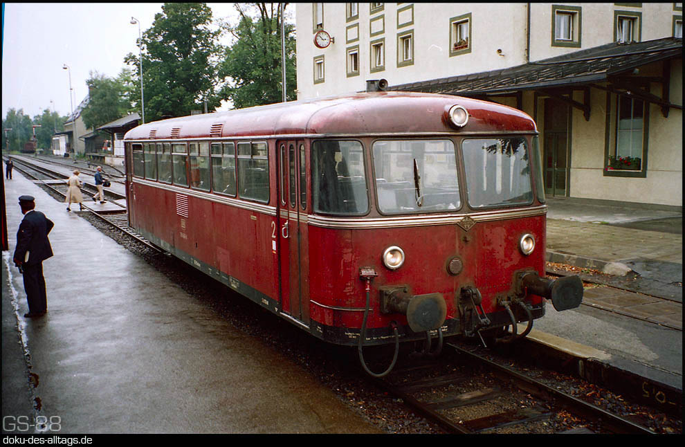 Strecken und Bahnhöfe